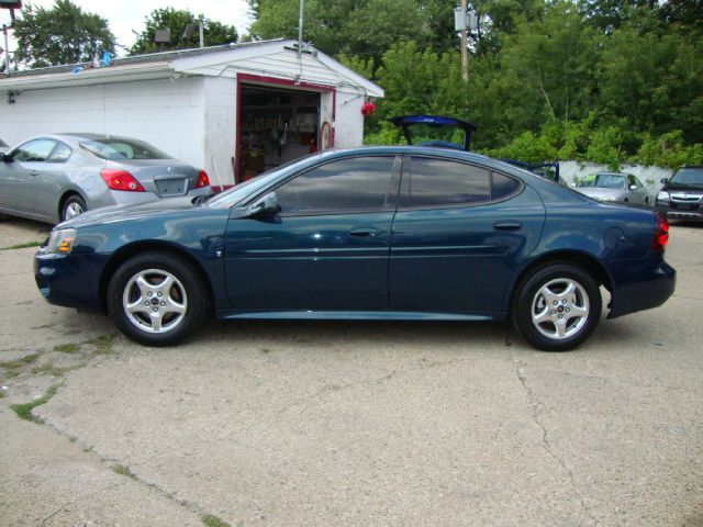 Pontiac Grand Prix 2006 photo 2