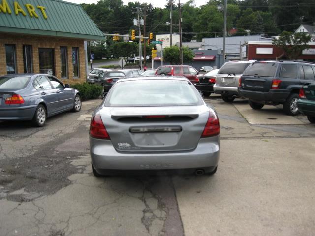 Pontiac Grand Prix Base Sedan