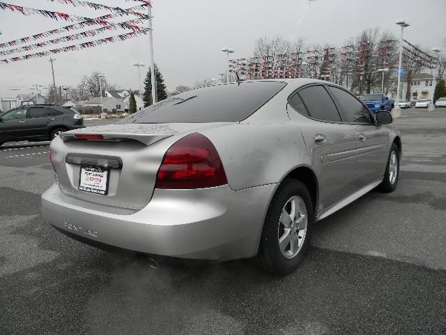 Pontiac Grand Prix 2007 photo 2