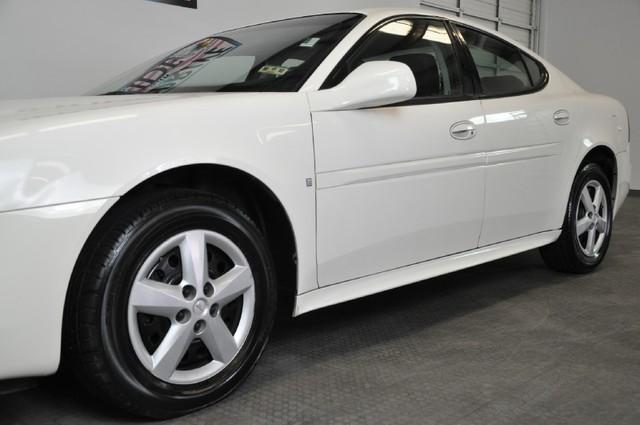 Pontiac Grand Prix 2007 photo 2