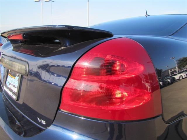 Pontiac Grand Prix AWD 2.0T Sedan