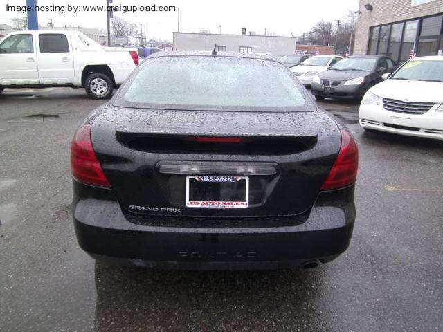 Pontiac Grand Prix Base Sedan
