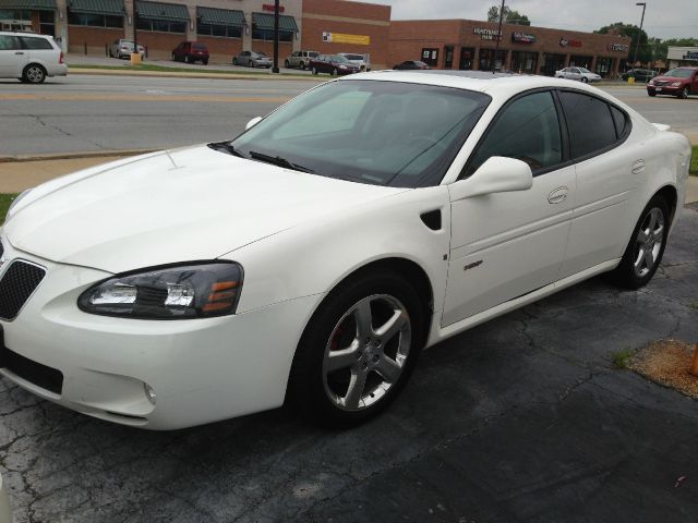 Pontiac Grand Prix 2008 photo 2