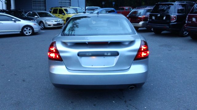 Pontiac Grand Prix 2008 photo 1