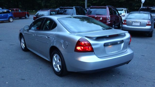 Pontiac Grand Prix 2008 photo 4