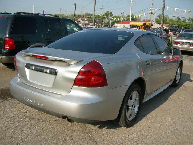 Pontiac Grand Prix 2008 photo 2