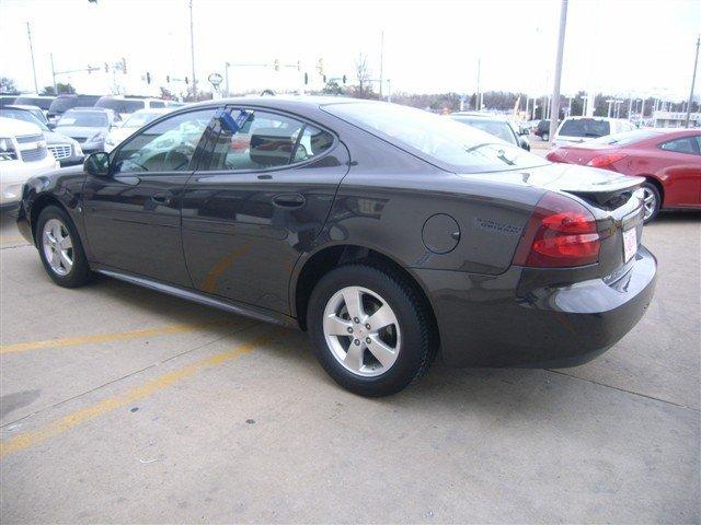 Pontiac Grand Prix 2008 photo 2