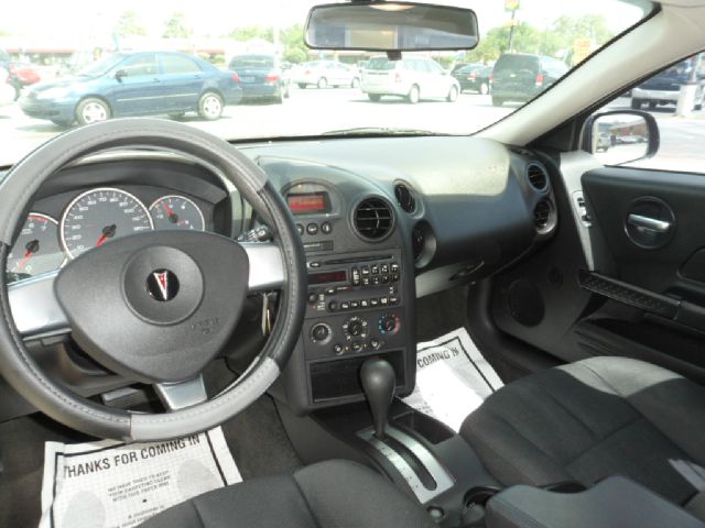 Pontiac Grand Prix 2008 photo 11