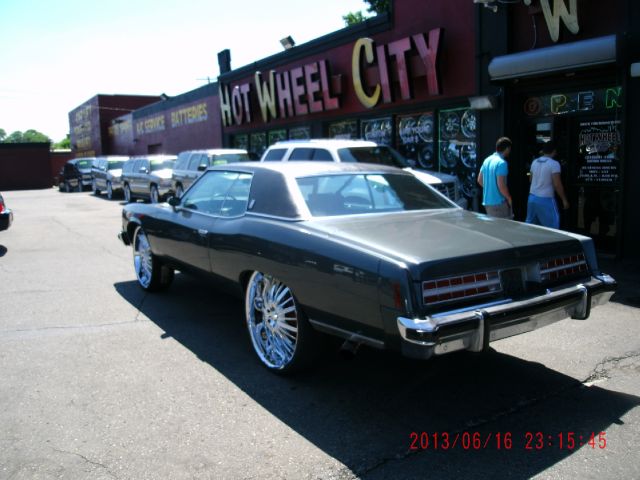 Pontiac Grandville 1972 photo 1