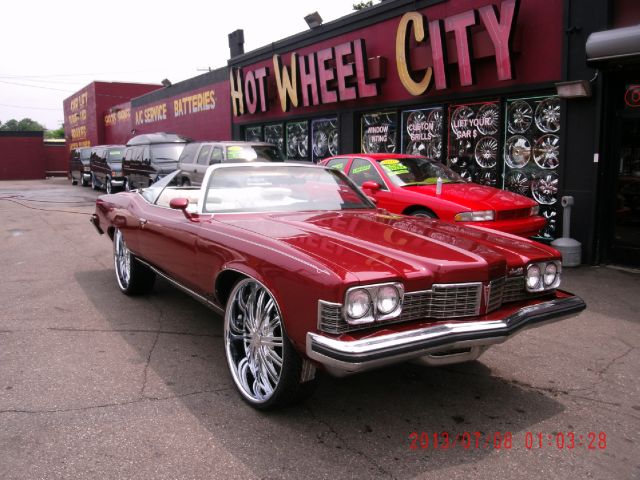 Pontiac Grandville 1973 photo 1