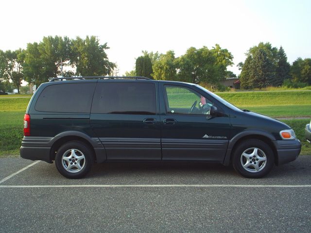 Pontiac Montana 1999 photo 1