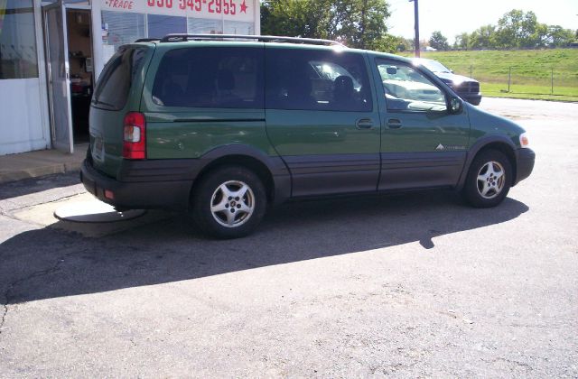 Pontiac Montana 2000 photo 1