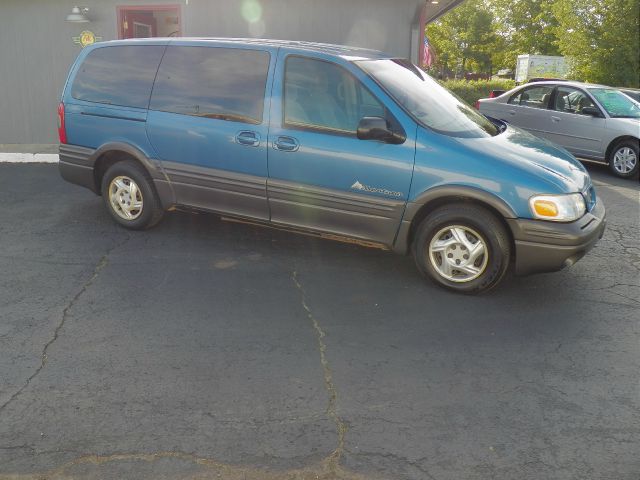 Pontiac Montana 2000 photo 1