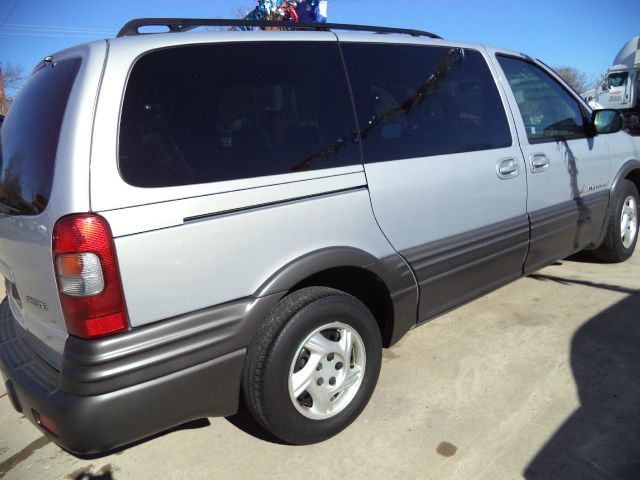 Pontiac Montana 2000 photo 1