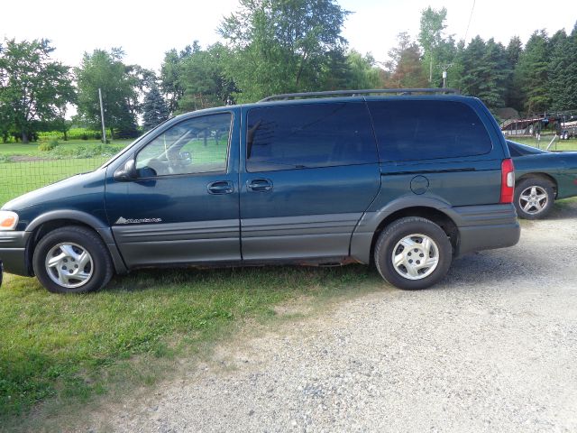 Pontiac Montana 2001 photo 2