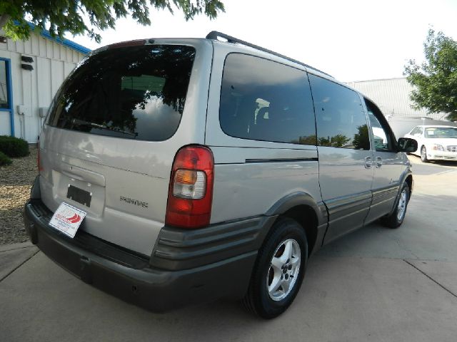 Pontiac Montana 2001 photo 1