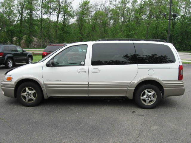Pontiac Montana 2001 photo 2