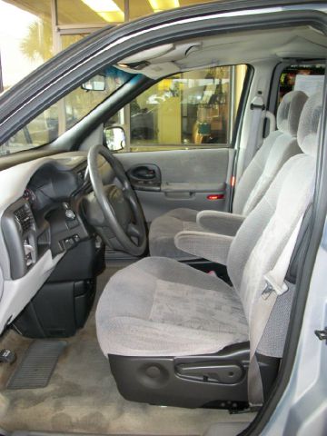 Pontiac Montana 2001 photo 3