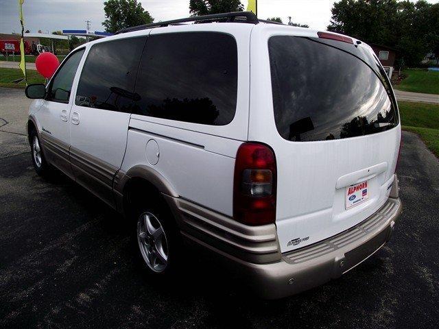 Pontiac Montana 2002 photo 1