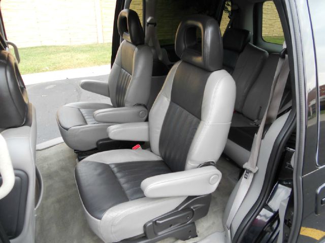 Pontiac Montana 2002 photo 1