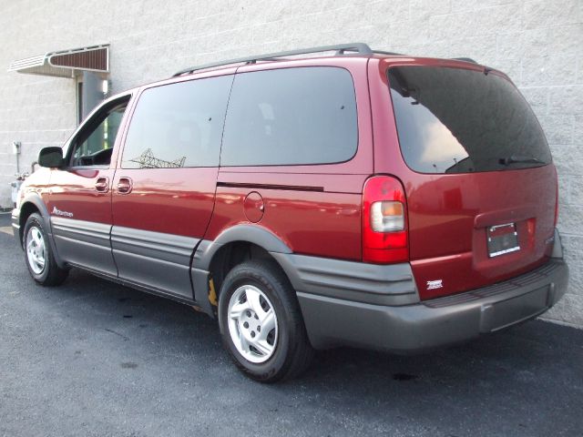 Pontiac Montana 2002 photo 2