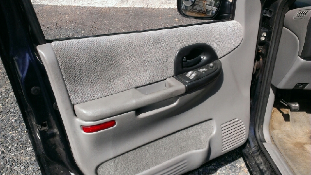 Pontiac Montana 2002 photo 4