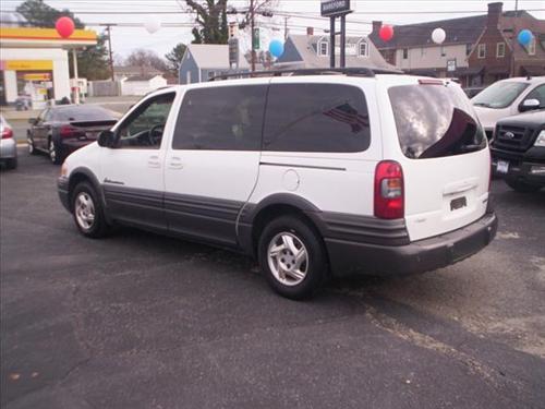 Pontiac Montana 2002 photo 2