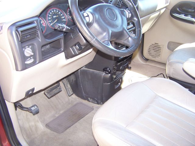 Pontiac Montana 2002 photo 1