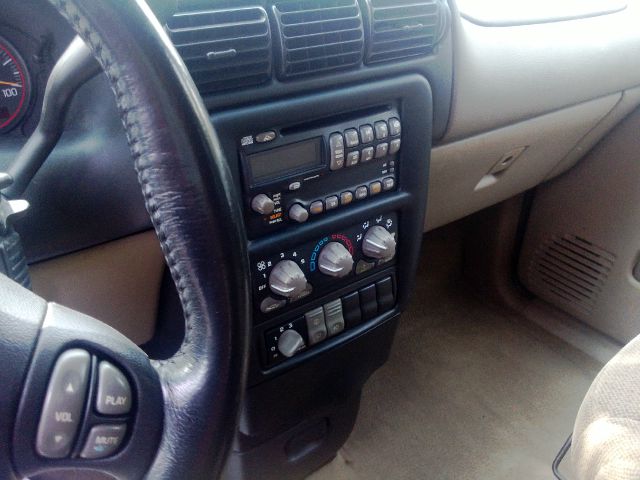 Pontiac Montana 2002 photo 3