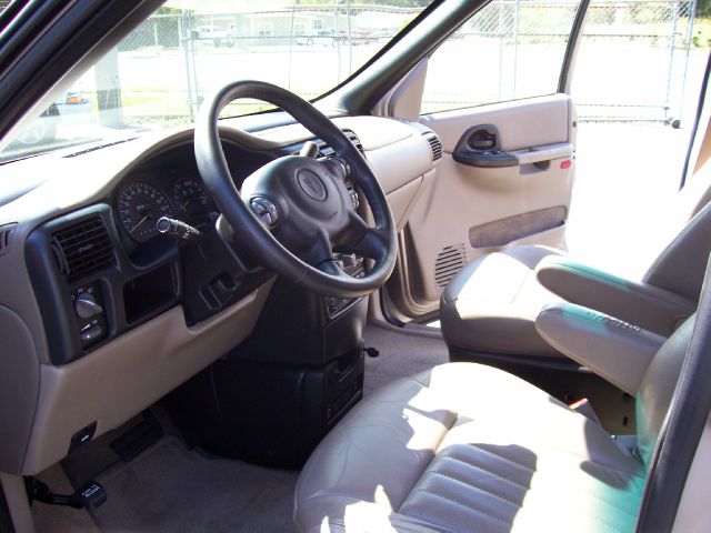 Pontiac Montana 2002 photo 1