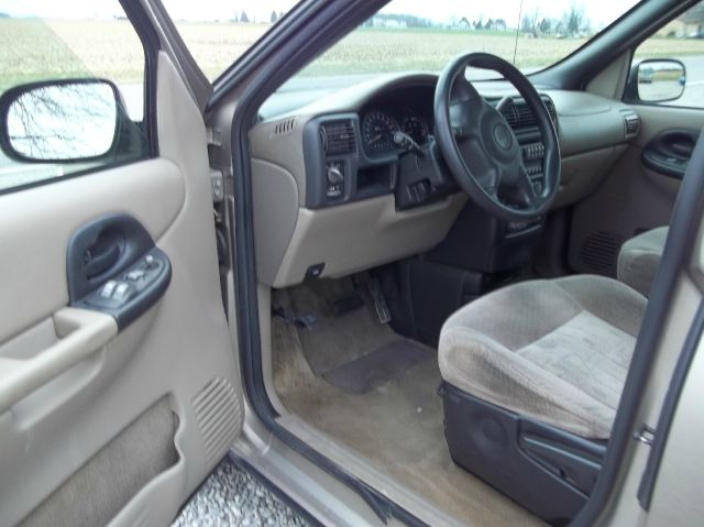 Pontiac Montana 2003 photo 2