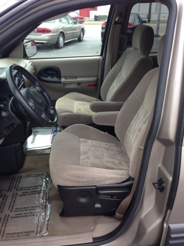 Pontiac Montana 2003 photo 2