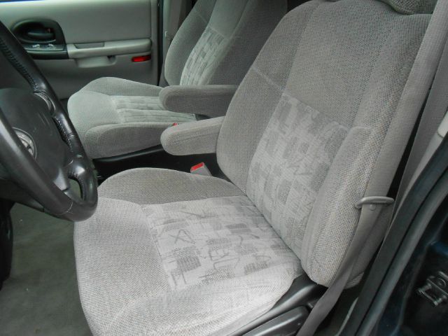 Pontiac Montana Super Celan Lariat MiniVan