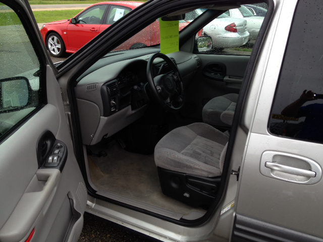 Pontiac Montana 2004 photo 2