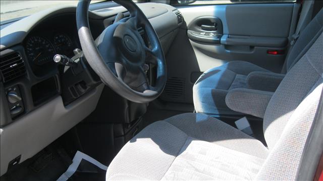 Pontiac Montana 2004 photo 1