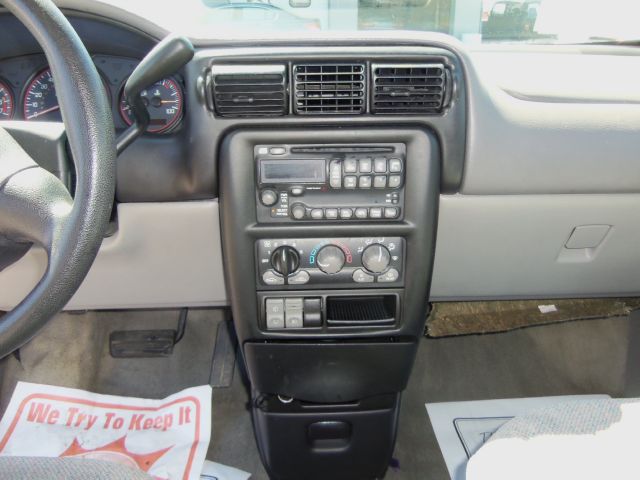 Pontiac Montana 4WD Crew Cab 167 LTZ MiniVan
