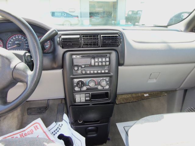 Pontiac Montana 2004 photo 1