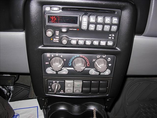 Pontiac Montana 2005 photo 1