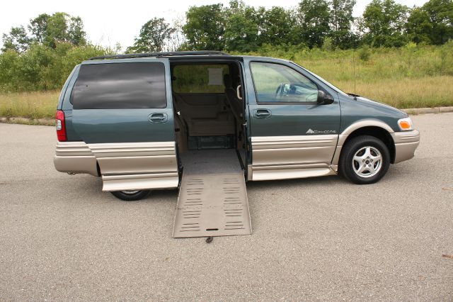 Pontiac Montana 2005 photo 2