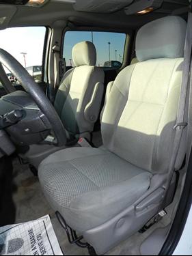 Pontiac Montana SV6 2005 photo 2
