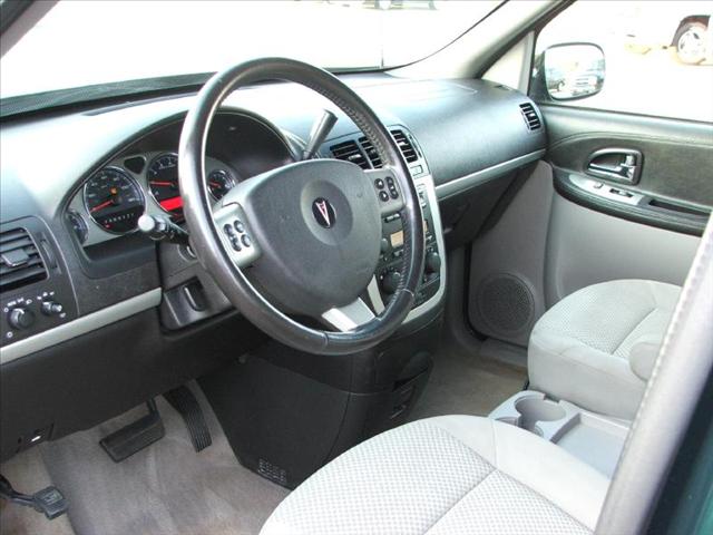 Pontiac Montana SV6 2006 photo 2