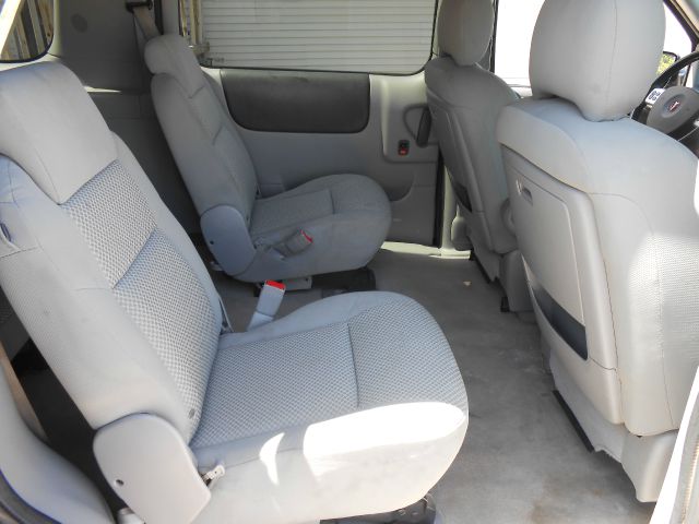 Pontiac Montana SV6 2006 photo 2