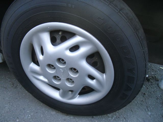 Pontiac Sunfire 1996 photo 2
