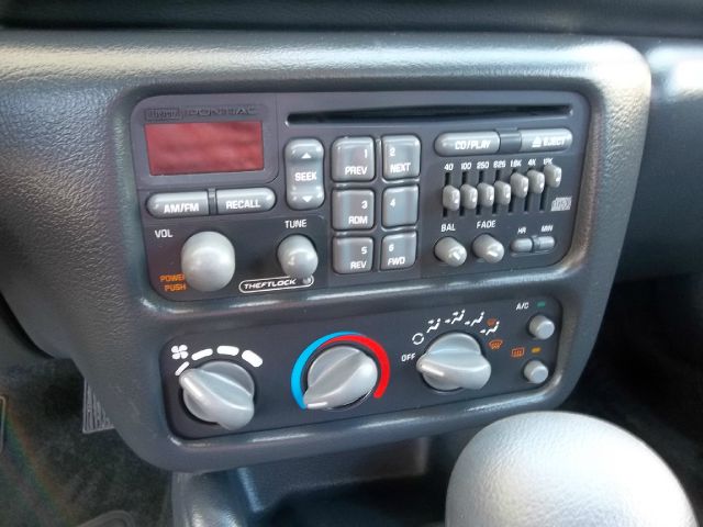 Pontiac Sunfire 1997 photo 10