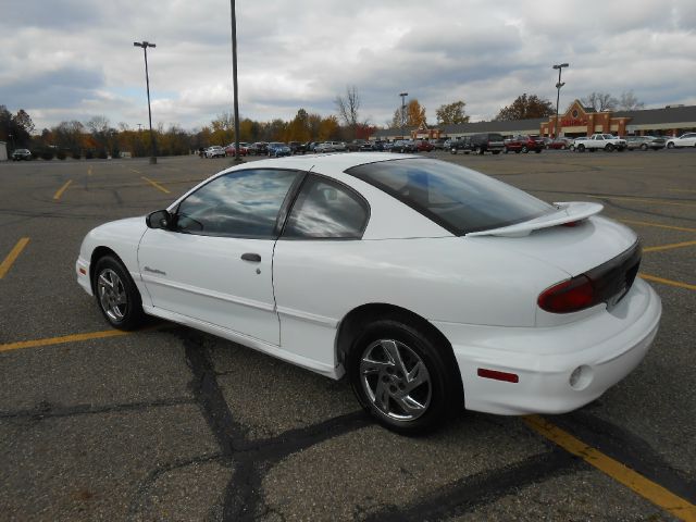 Pontiac Sunfire 2000 photo 2