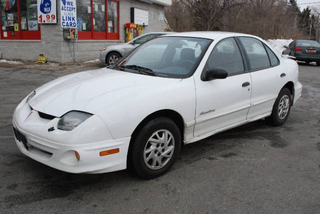 Pontiac Sunfire SE Sedan