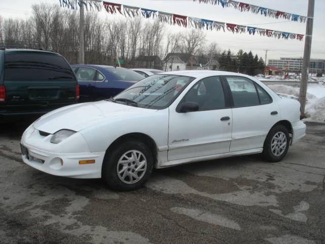 Pontiac Sunfire SE Sedan