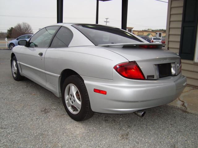 Pontiac Sunfire 2004 photo 2