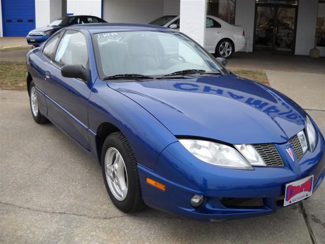 Pontiac Sunfire 2004 photo 2