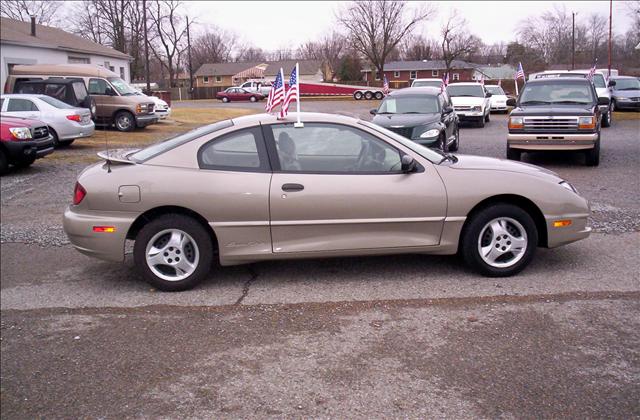 Pontiac Sunfire 2004 photo 2